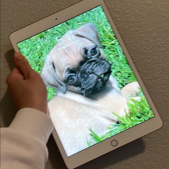 iPad 8th generation 32 GB rose gold - Picture 2 of 4